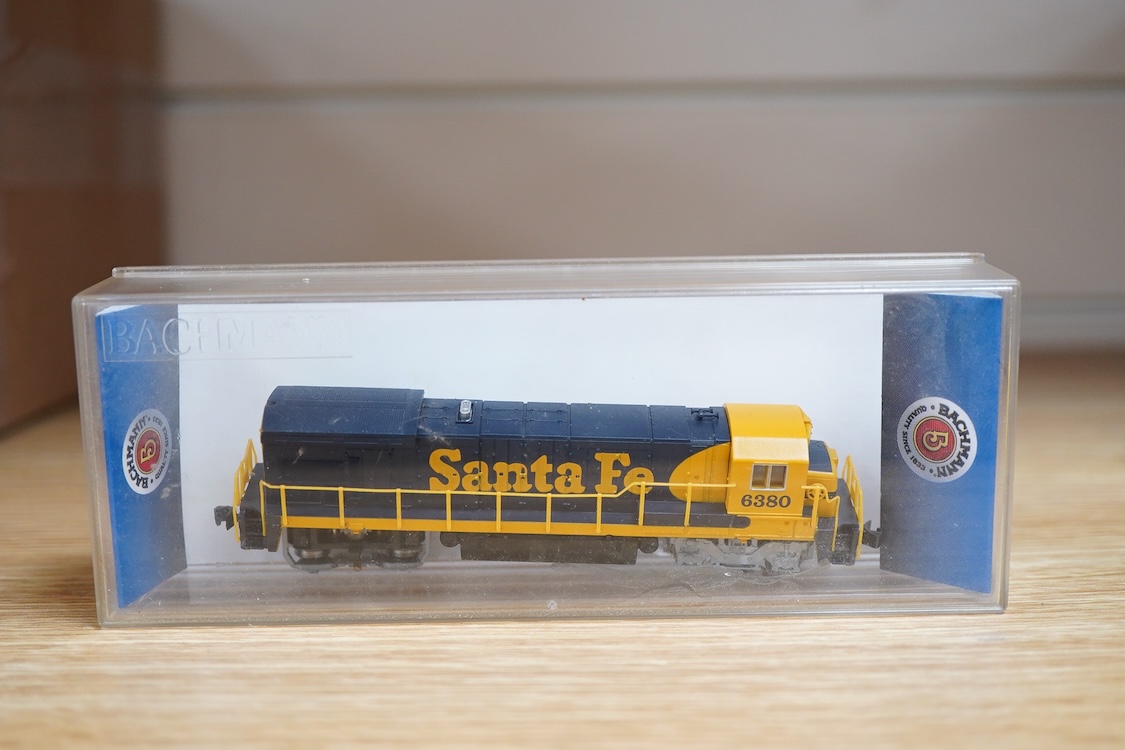 A group of N gauge railway by Graham Farish, Bachmann Spectrum, etc. mainly American outline, including seven locomotives; a W&LE 2-6-6-2 tender locomotive, 8003 (82656), a Union Pacific Co-Co diesel loco, 9202 (85052),